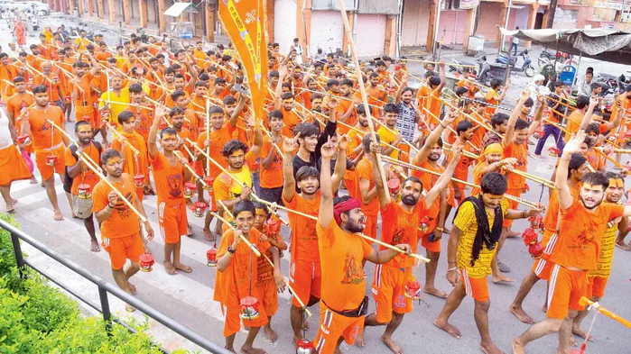 सावन 2025: भोलेनाथ की भक्ति का पवित्र महीना 4 सावन 2025: भोलेनाथ की भक्ति का पवित्र महीना 4