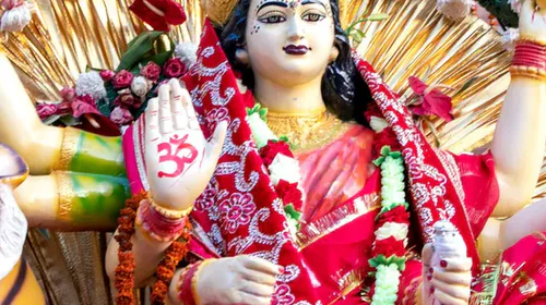 Statue_of_Goddess_Vaishno_Devi_at_ardhkuwari_bhawan
