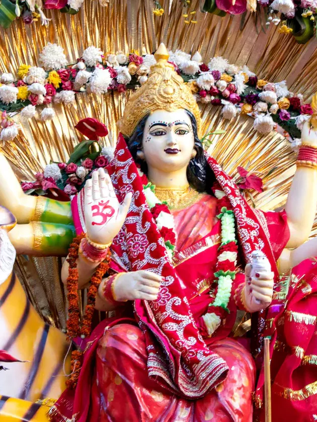 Statue_of_Goddess_Vaishno_Devi_at_ardhkuwari_bhawan